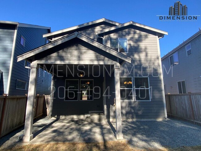 Building Photo - Spacious 4 Bed, 2.5 Bath Home with Garage ...
