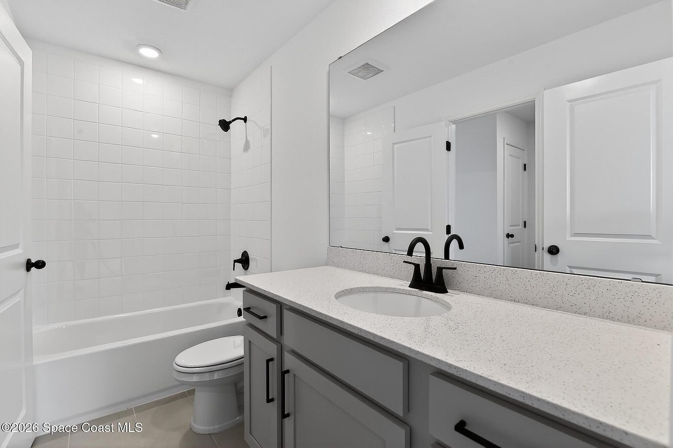 Building Photo - 1450 Victoria Blvd