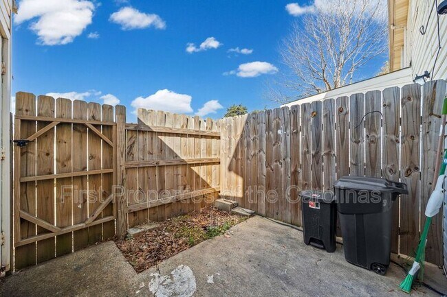 Building Photo - 7906 Oak Meadow Ct