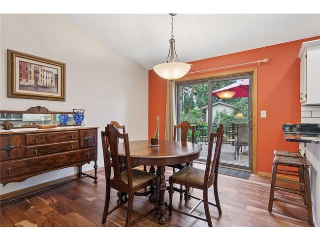 Building Photo - 796 Sunset Dr