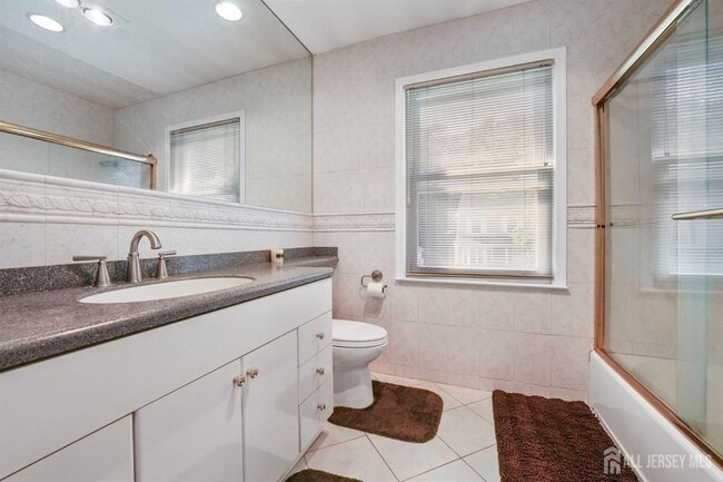 Building Photo - 31 Buttonwood Dr