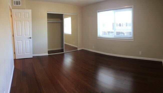 Building Photo - 1121 Borregas Ave