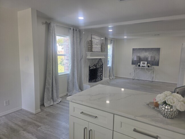 Building Photo - 1507 Village Green Ct