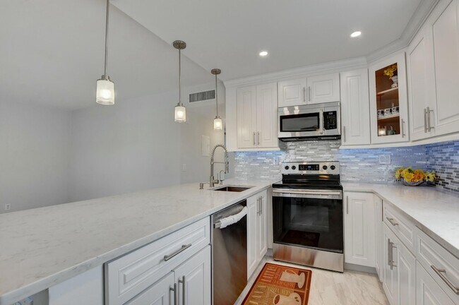 Building Photo - 988 Normandy Trail