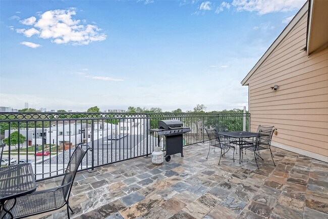 Building Photo - 2802 Morrison St