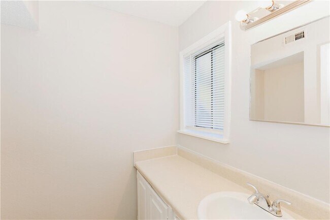 Building Photo - 2055 Alison Ct SW