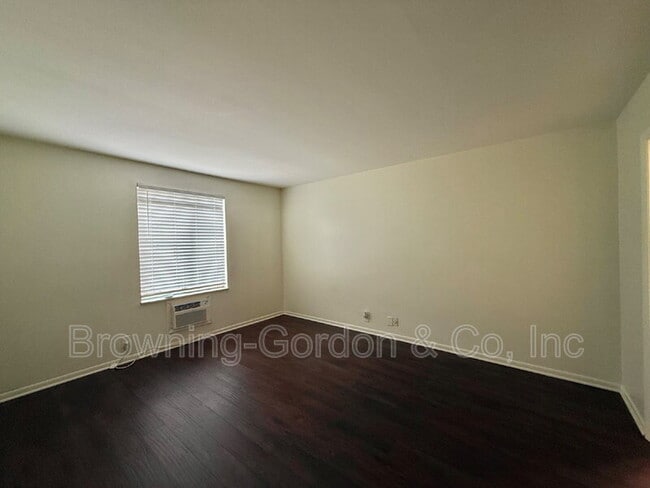 Building Photo - 2601 Hillsboro Pike