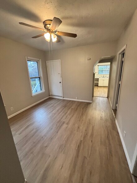 Building Photo - 1813 Willowdale Ave