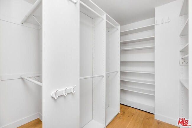 Building Photo - 14234 Dickens St