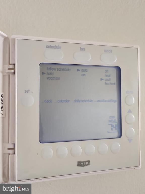 Building Photo - 10 W All Saints St