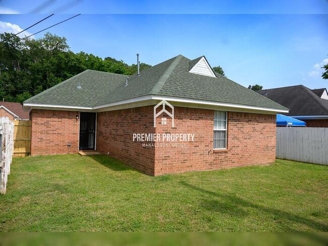 Building Photo - 3017 Meadows Ln