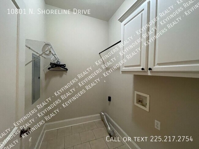 Building Photo - 10801 N Shoreline Ave