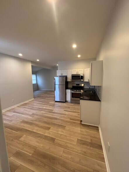 Building Photo - 304 Holmes Rd