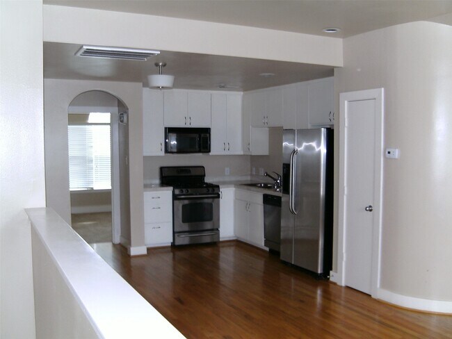 Building Photo - 5941 S Loop E