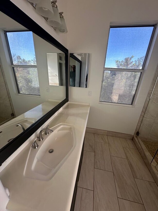 Building Photo - Gorgeous 4 bedroom Scottsdale home with POOL and 3 car garage