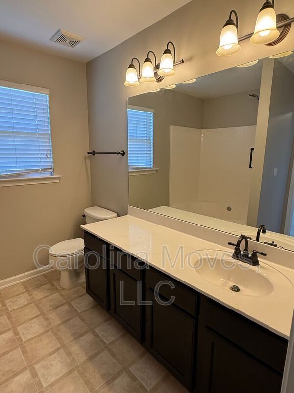 Building Photo - 733 Rock Hill Ct