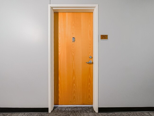 Building Photo - AVAILABLE NOW! Modern and Upscale 2-Bed Condo in Downtown Royal Oak