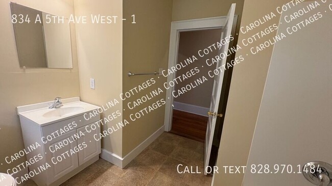 Building Photo - 834 5th Ave W