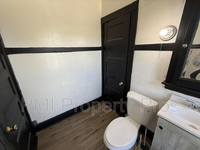 Building Photo - 2940 N Teutonia Ave