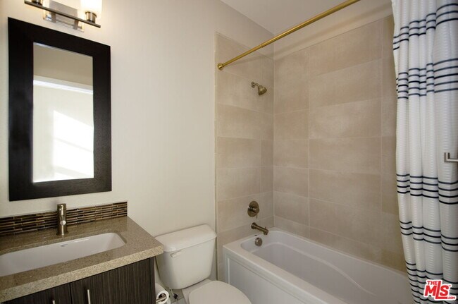 Building Photo - 2753 Waverly Dr