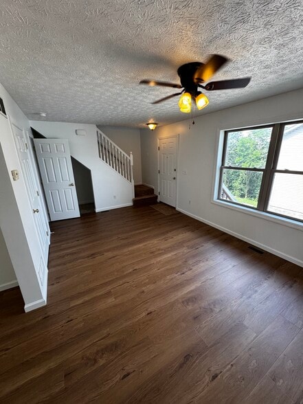 Building Photo - 861 E Saint Johns St