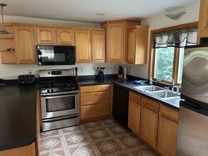 Building Photo - 10 Garwin Rd