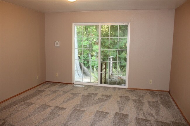 Building Photo - 3 Bedroom, 2 Bathroom House