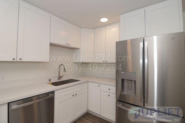 Building Photo - All new 2 bed 1 bath Duplex