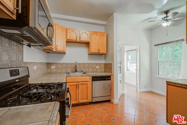 Building Photo - 4427 Finley Ave