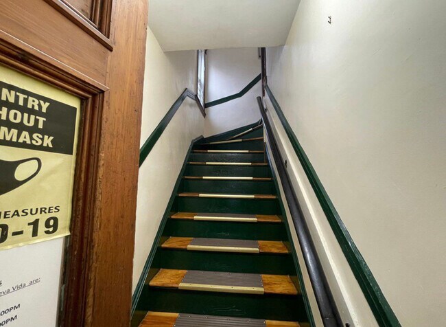 Building Photo - 117 Howland St