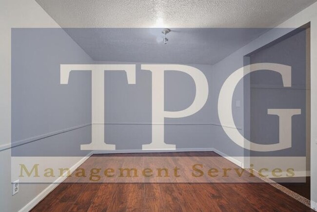 Building Photo - Newly Renovated, Pet Friendly Home in KCMO!