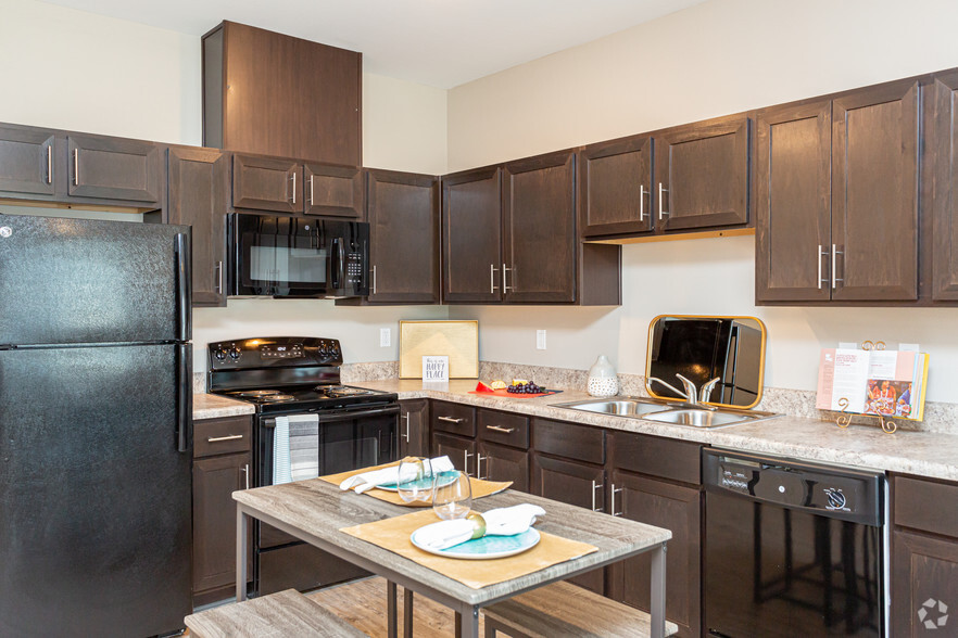 2 BR, 2 BA - 891 SF - Meadows at Nicholson