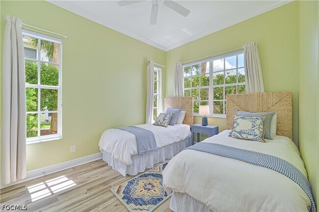 Building Photo - 5000 Royal Shores Dr