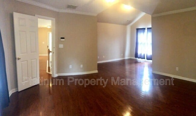 Building Photo - 3335 Woodside Ct