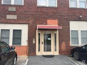 Building Photo - 205 Chapin St