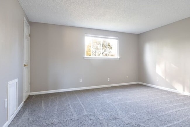 Building Photo - Spacious Split-Level Comfort & Modern Style in Columbus!
