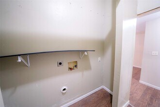 Building Photo - 2303 Chestnut St