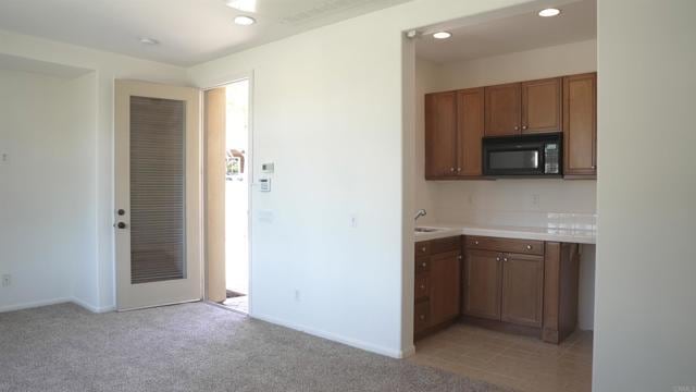 Building Photo - 1050 White Alder Ave