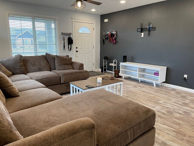 Building Photo - Beautiful Updated Nampa Home!