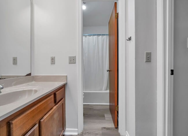 Building Photo - 2bd/2bth Fort Walton Beach Townhome
