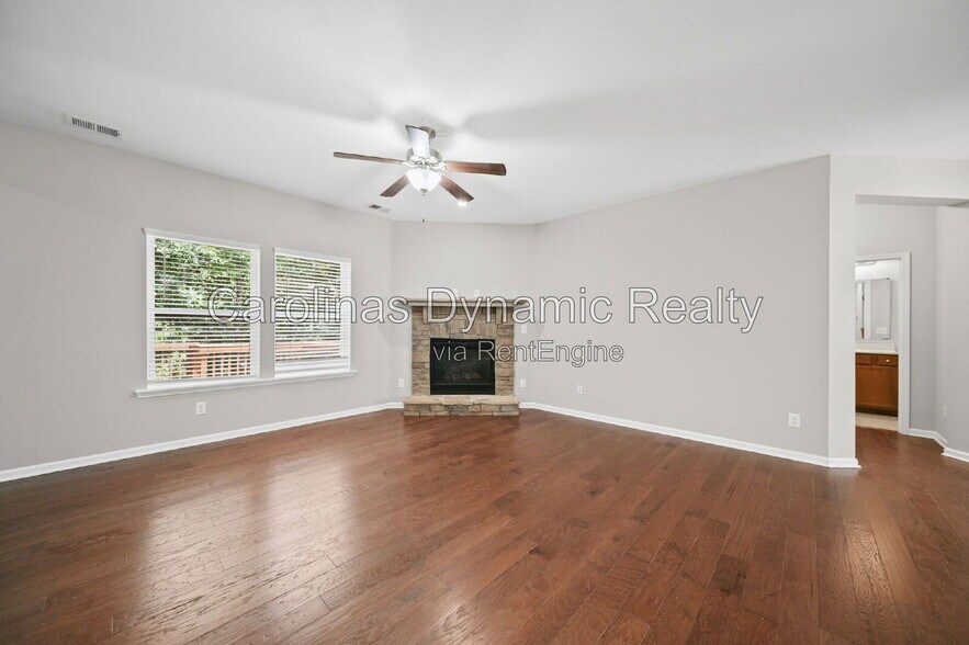 Building Photo - 1912 Madeira Cir