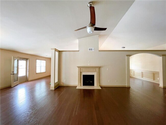 Building Photo - 1821 Bridle Rd