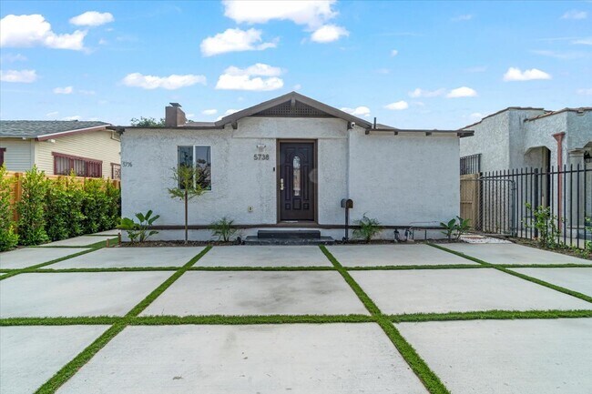 Building Photo - 5738 Ruthelen St
