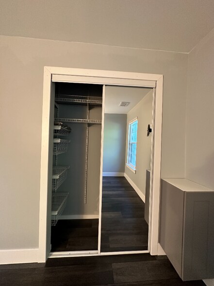 Building Photo - 66 Andover Pl