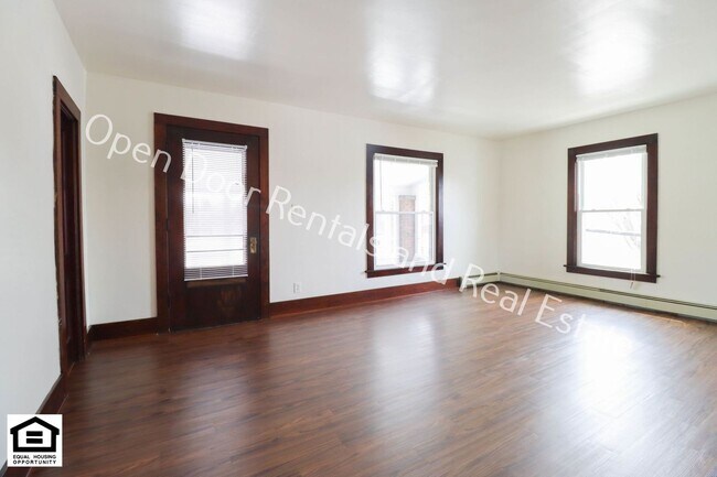 Building Photo - 204 W Houston St