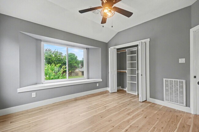 Building Photo - 522 Crestwood Dr