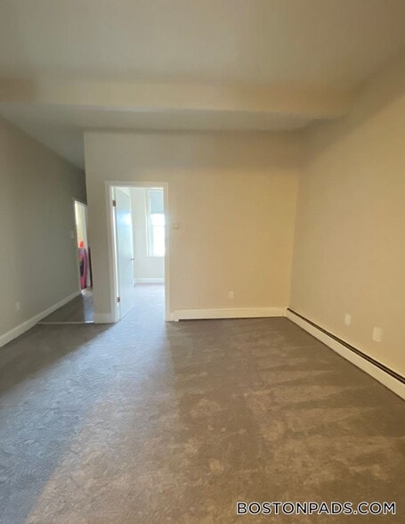 Building Photo - 663 Middle St