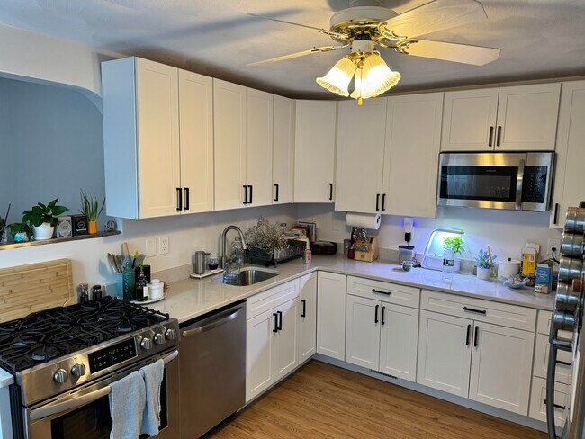 Building Photo - 95 Cherry St