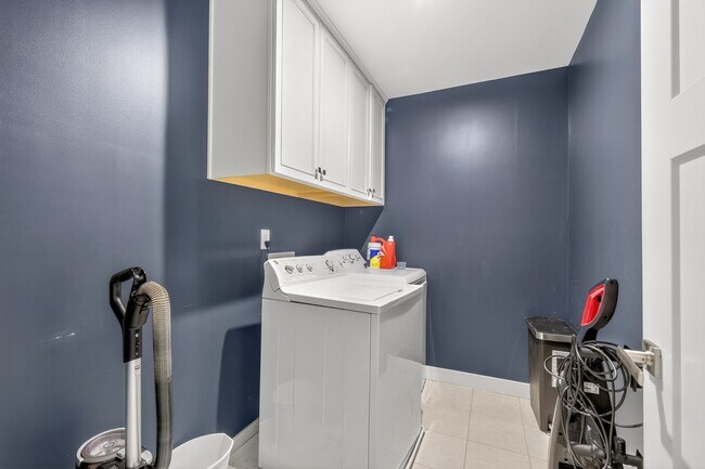 Building Photo - 1635 Lila Dr