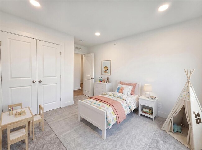 Building Photo - 317 Palisade Wy